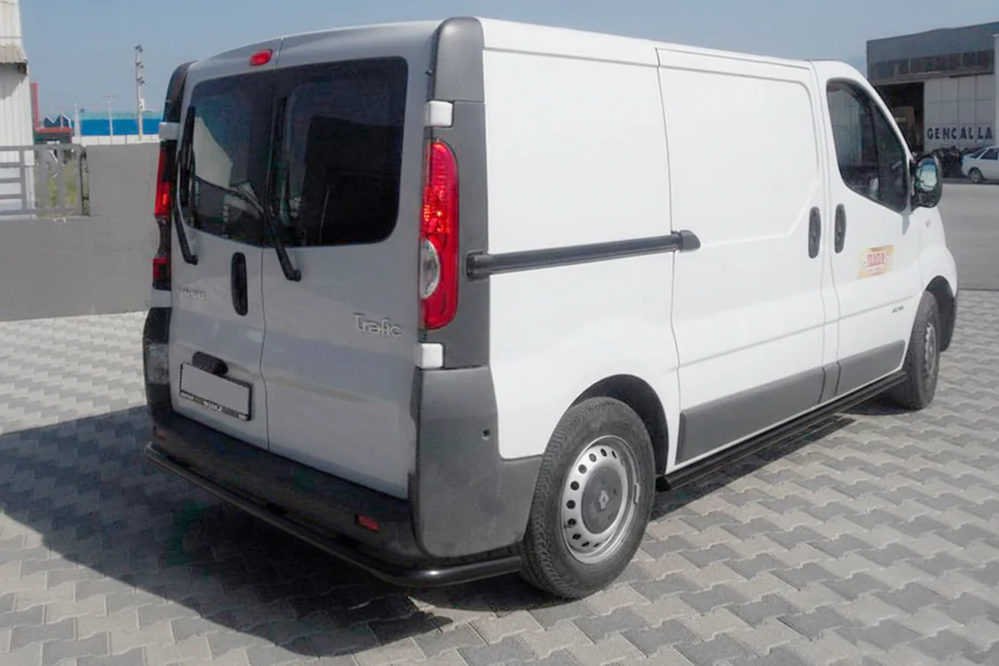 Renault Trafic 2001–2015 Aizmugures bampera aizsargstienis ar stūriem, melns (nerūsējošais tērauds) Image