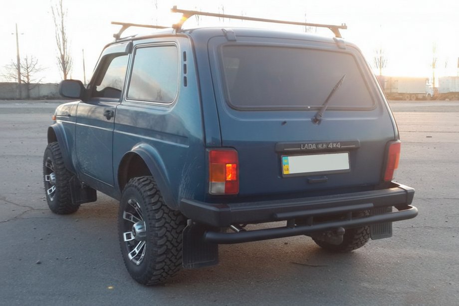 Lada Niva un Urban 1977– Aizmugures aizsargstienis AK002 dubults Melns Image
