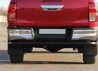 Toyota Hilux 2015– Aizmugurējā stīpa AK005-2 Black (nerūsējošais tērauds) foto 2