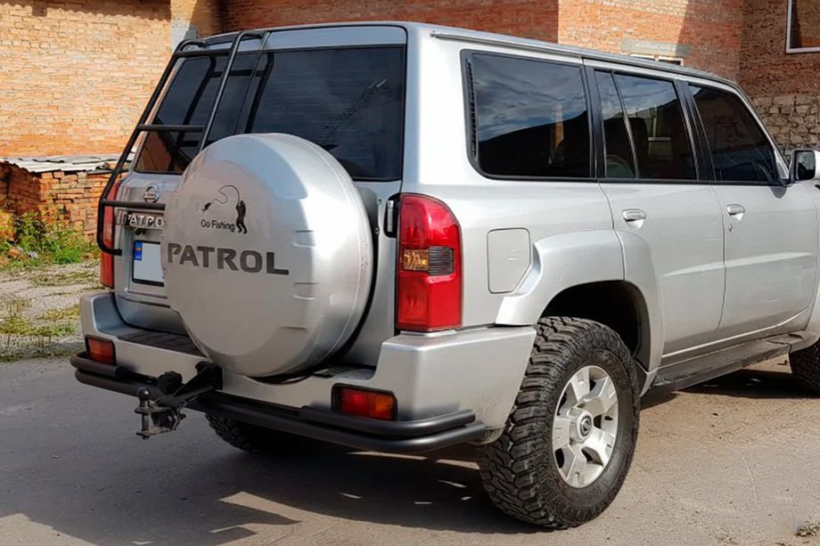 Nissan Patrol Y61 1997–2011 Aizmugurējais aizsargstienis AK005-3 Black (nerūsējošais tērauds) Foto 3