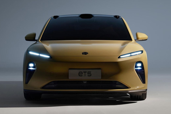 NIO ET5 apskats: vieds elektriskais sedans ar nobraukumu līdz 1000 km