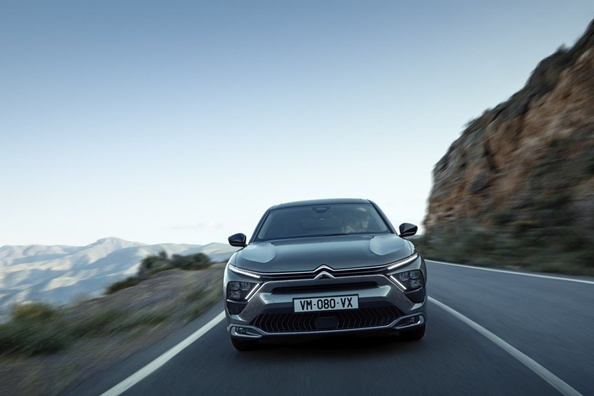 Citroën C5 X Hybrid apskats: komfortabls krosover-liftbeks ar mildhibrīdu Foto 1