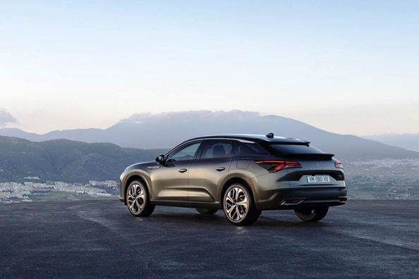 Citroën C5 X Hybrid apskats: komfortabls krosover-liftbeks ar mildhibrīdu Foto 4