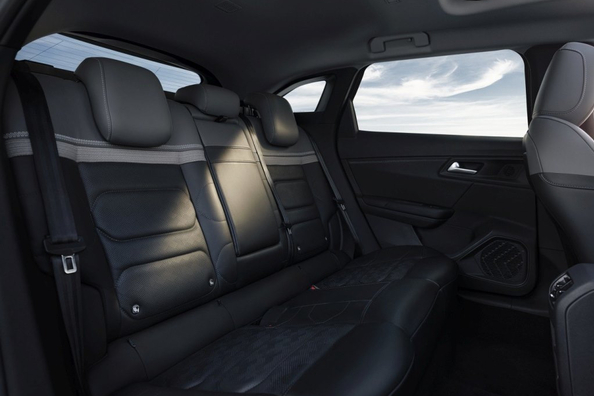 Citroën C5 X Hybrid apskats: komfortabls krosover-liftbeks ar mildhibrīdu Foto 6