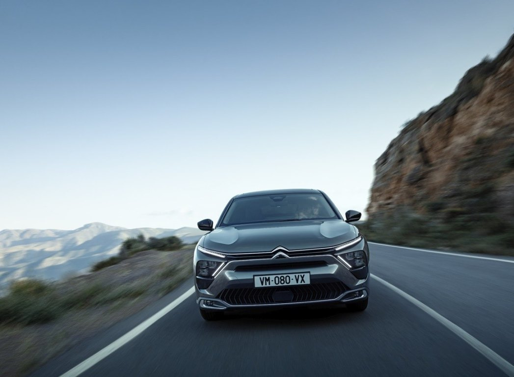 Citroën C5 X Hybrid apskats: komfortabls kroslifbeks ar vieglo hibrīdu