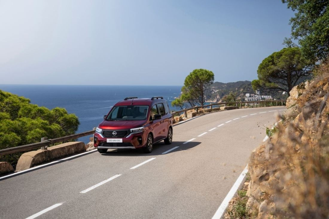 Nissan Townstar pasažieru versijas apskats: praktisks kompakts vienapjoma auto pilsētai un ģimenei