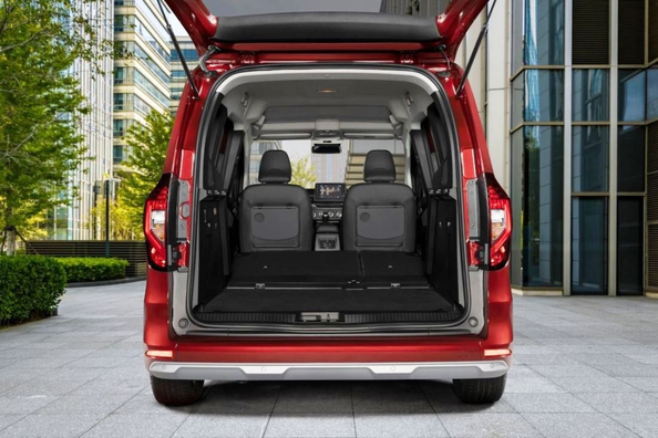 Nissan Townstar pasažieru versijas apskats: praktisks kompakts minivens pilsētai un ģimenei Foto 4