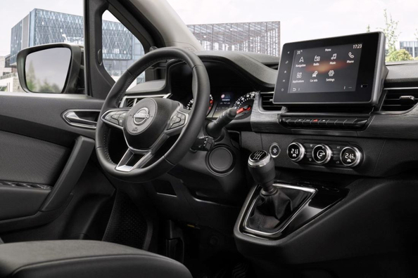 Nissan Townstar pasažieru versijas apskats: praktisks kompakts minivens pilsētai un ģimenei Foto 5