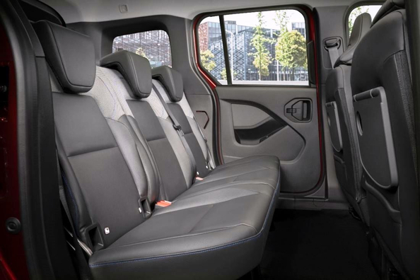 Nissan Townstar pasažieru versijas apskats: praktisks kompakts minivens pilsētai un ģimenei Foto 6