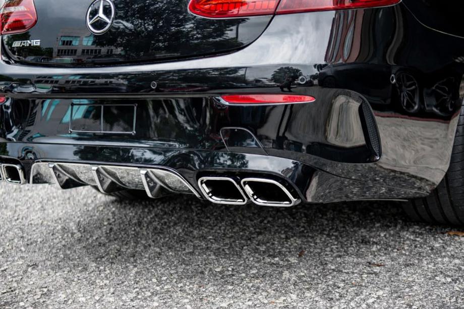 Mercedes E-class coupe C238 2016–2024 Aizmugurējais difuzors Black ar Chrome uzgaļiem (AMG63 dizains) Image