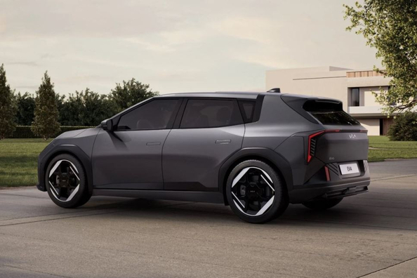 Kia EV4 Hatch 2025: pieejams elektriskais hečbeks ar lielu nobraukumu Foto 3