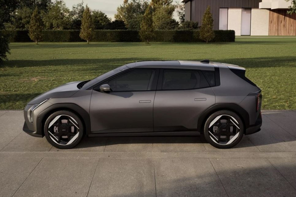 Kia EV4 Hatch 2025: pieejams elektriskais hečbeks ar lielu nobraukumu Foto 2