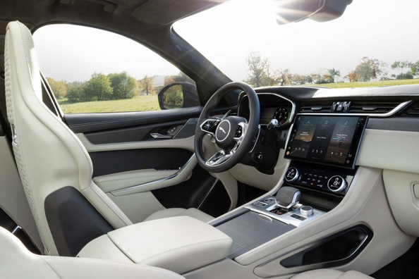 Jaguar F-Pace SVR apskats: britu super-SUV ar V8 dzinēju Foto 5