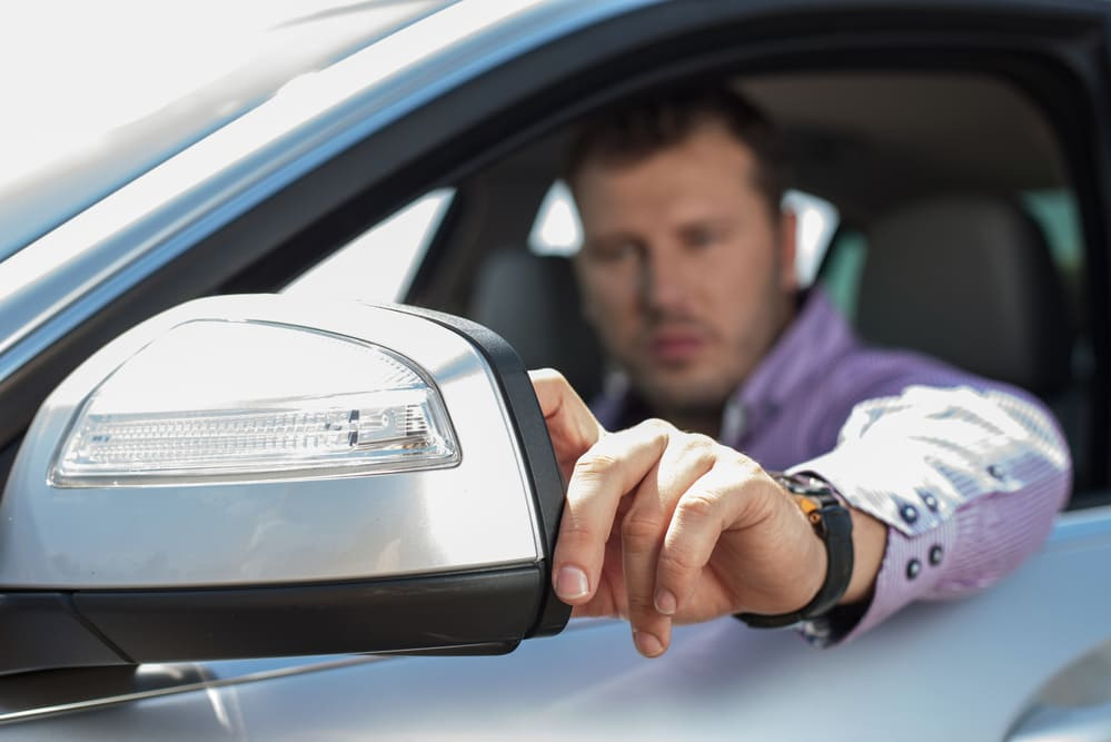 Kā noregulēt auto spoguļus: soli pa solim drošībai
