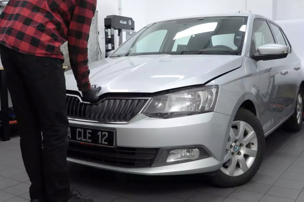 Skoda Fabia: kā atvērt motora pārsegu? Soli pa solim