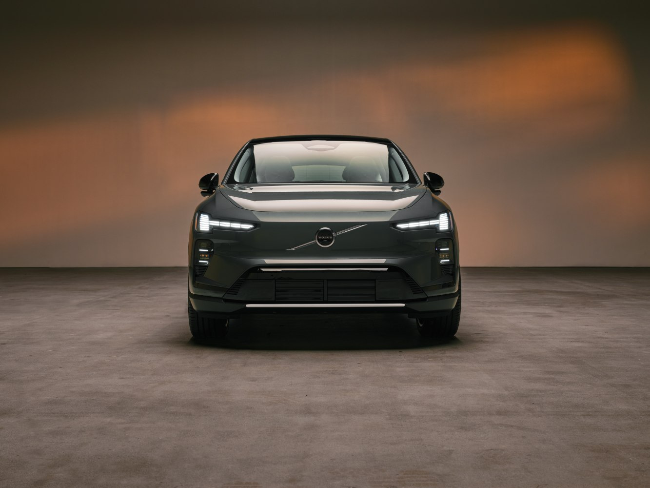 Volvo EX60 (2026) — pilnībā elektriska vidēja izmēra krosovera apskats