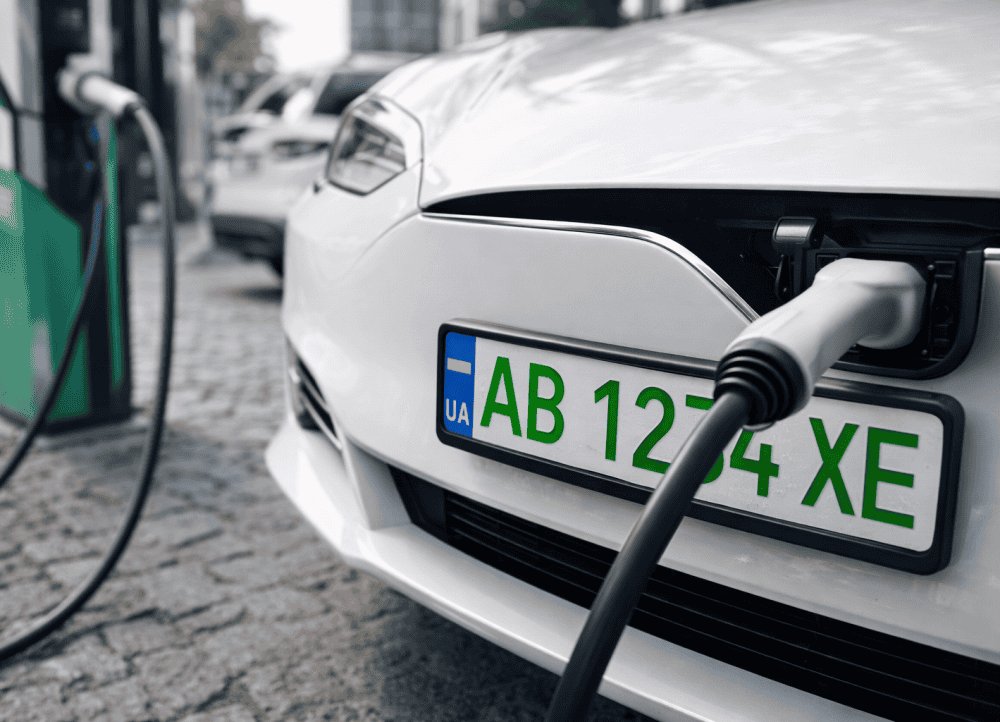 Kāpēc automašīnai ir zaļas numura zīmes? Ko tās nozīmē Ukrainā