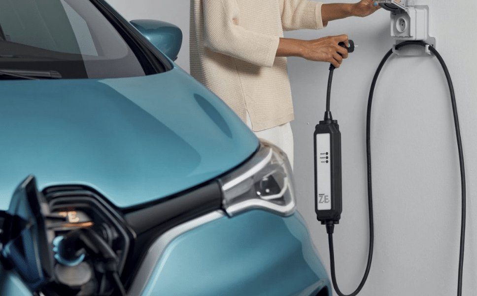 Kā uzlādēt elektroauto mājās?