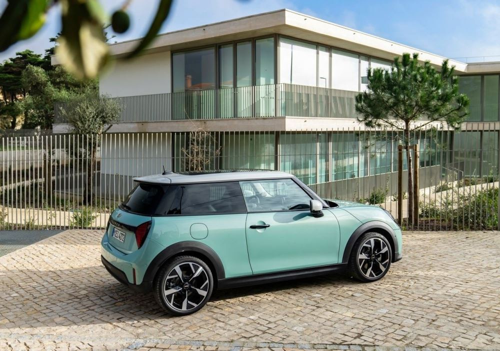 Apskats: MINI Hatchback 3-door (F66) – jaunā paaudze