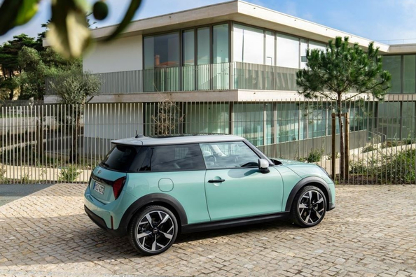 Apskats: MINI Hatchback 3-door (F66) – jaunā paaudze