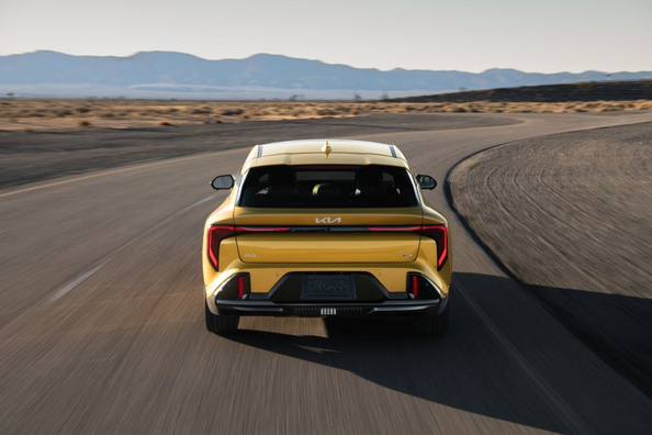 Kia K4 Hatchback 2026 apskats: moderns kompakts hečbeks ar plašu salonu un tehnoloģijām Foto 3