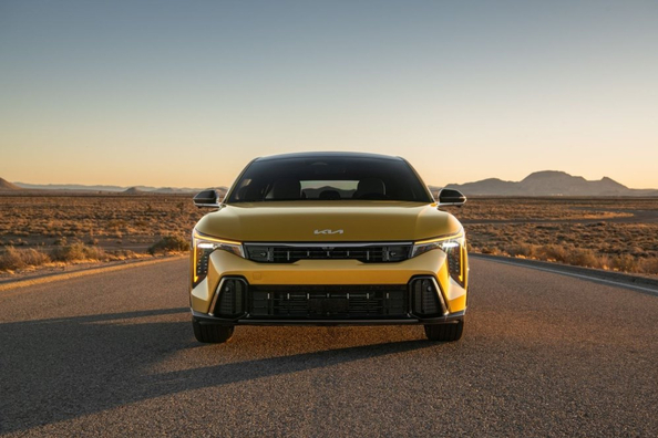 Kia K4 Hatchback 2026 apskats: moderns kompakts hečbeks ar plašu salonu un tehnoloģijām Foto 4