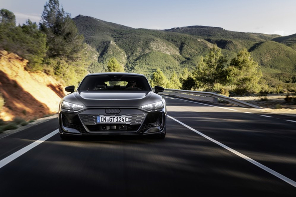 Audi RS e-tron GT 2025 — augstākās klases elektriskais Gran Turismo Foto 2