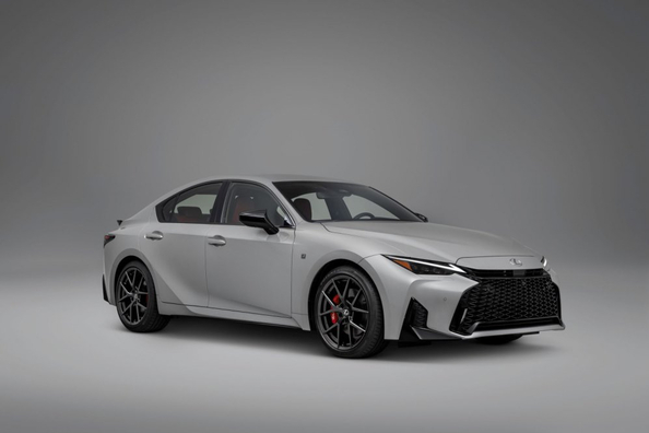 Lexus IS (XE30, 2025. gada feislifts): premium sporta sedana apskats