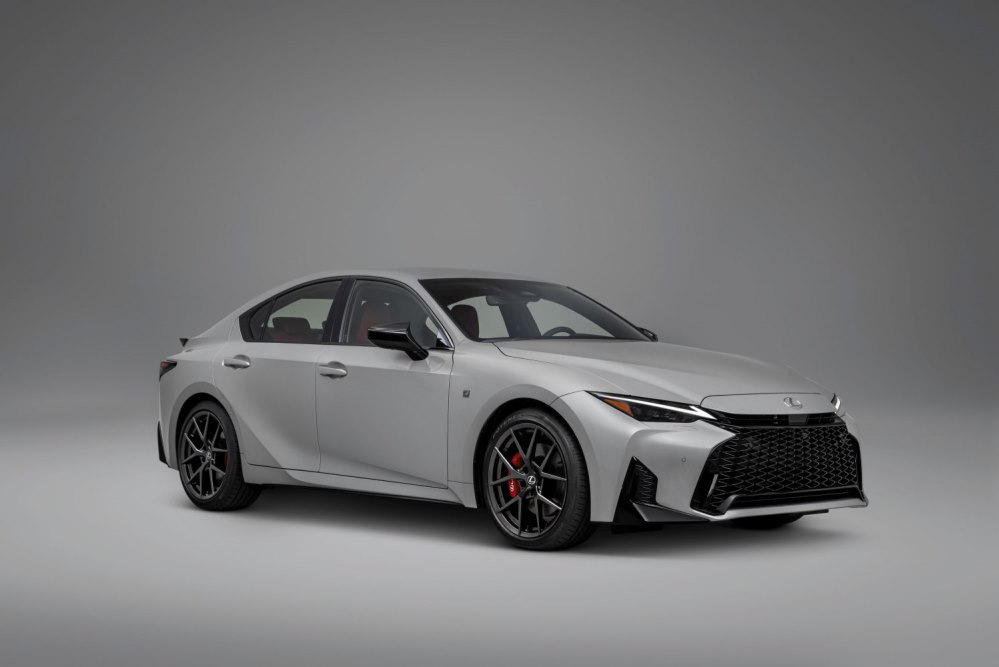 Lexus IS (XE30, 2025. gada feislifts): premium sporta sedana apskats