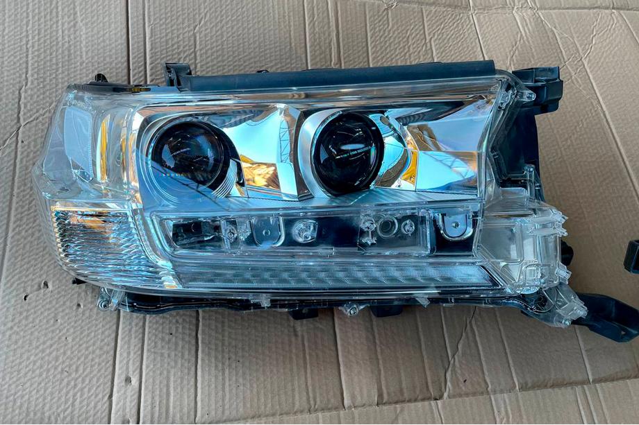 Toyota Land Cruiser 200 2007–2021 Priekšējie lukturi 2016+ (Standart, lietoti) Foto 4