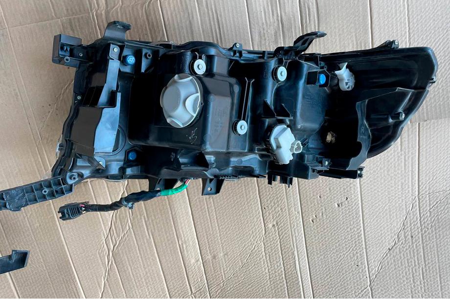 Toyota Land Cruiser 200 2007–2021 Priekšējie lukturi 2016+ (Standart, lietoti) Foto 7
