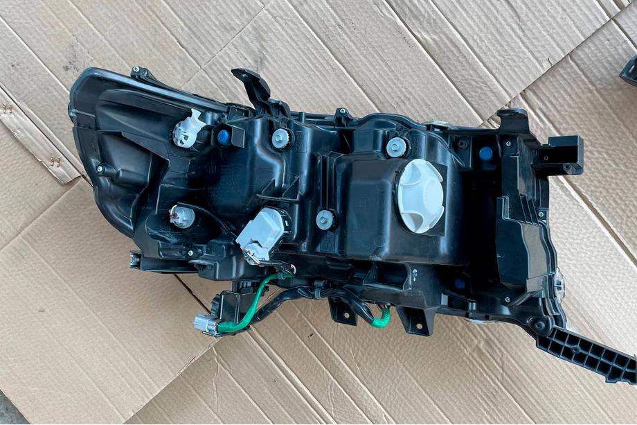 Toyota Land Cruiser 200 2007–2021 Priekšējie lukturi 2016+ (Standart, lietoti) Foto 10