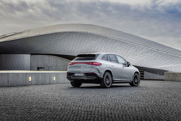 Mercedes-Benz AMG EQE 53 SUV (X294): jaudīgs elektriskais krosovers no AMG Foto 3