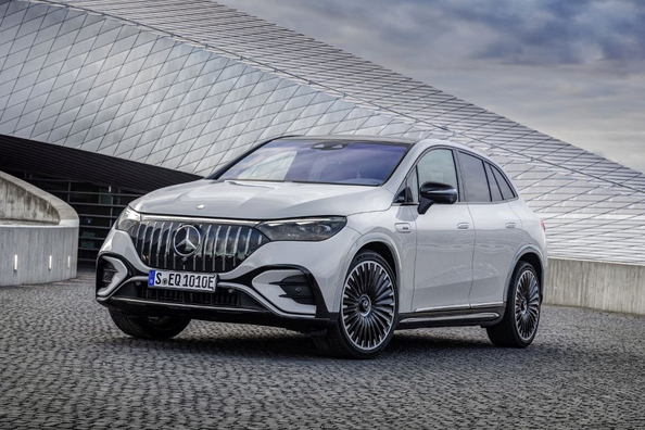 Mercedes-Benz AMG EQE 53 SUV (X294): jaudīgs elektriskais krosovers no AMG Foto 1