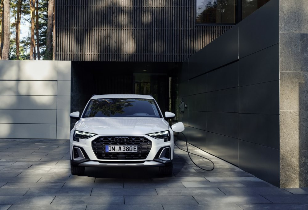 Audi A3 allstreet Plug-in Hybrid: efektīvs kompakts krosovers