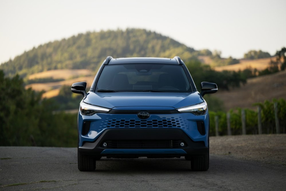 Toyota Corolla Cross (facelift 2024) apskats: kompakts ģimenes krosovers