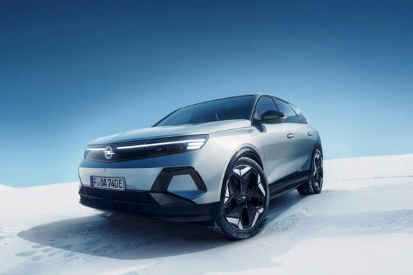 Apskats: mūsdienīgs elektriskais krosovers Opel Grandland Electric