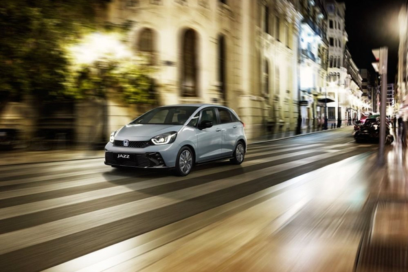 Honda Jazz IV: kompakts hibrīds ar plašu salonu