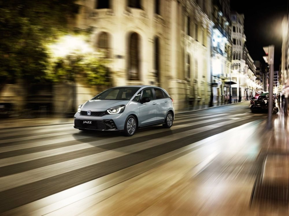 Honda Jazz IV: kompakts hibrīds ar plašu salonu