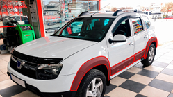 Dacia Duster 2008–2018 Arku uzlikas ar moldingiem EuroCap (12 gab., gludas, matēti melnas, ABS) foto 1