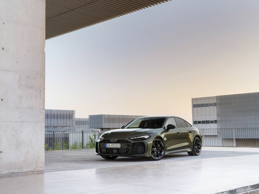 Audi RS5 sedana apskats: jaudīgs plug-in hibrīds no Audi Sport