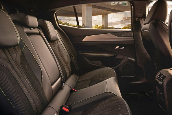 Atjauninātā Peugeot 408 (2026) apskats: stilīgs krosover-liftbeks ar elektrificētām tehnoloģijām Foto 6