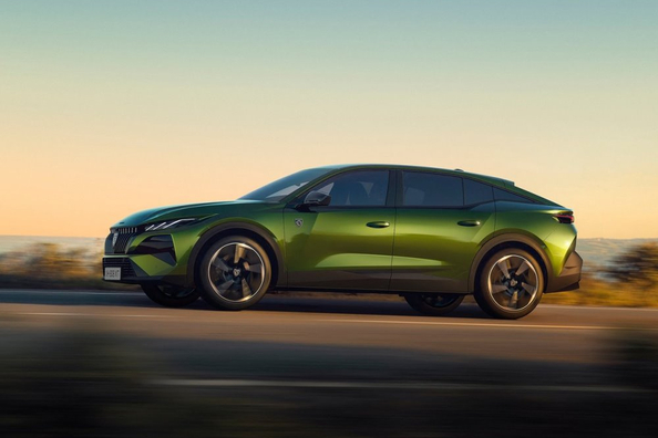 Atjauninātā Peugeot 408 (2026) apskats: stilīgs krosover-liftbeks ar elektrificētām tehnoloģijām Foto 2
