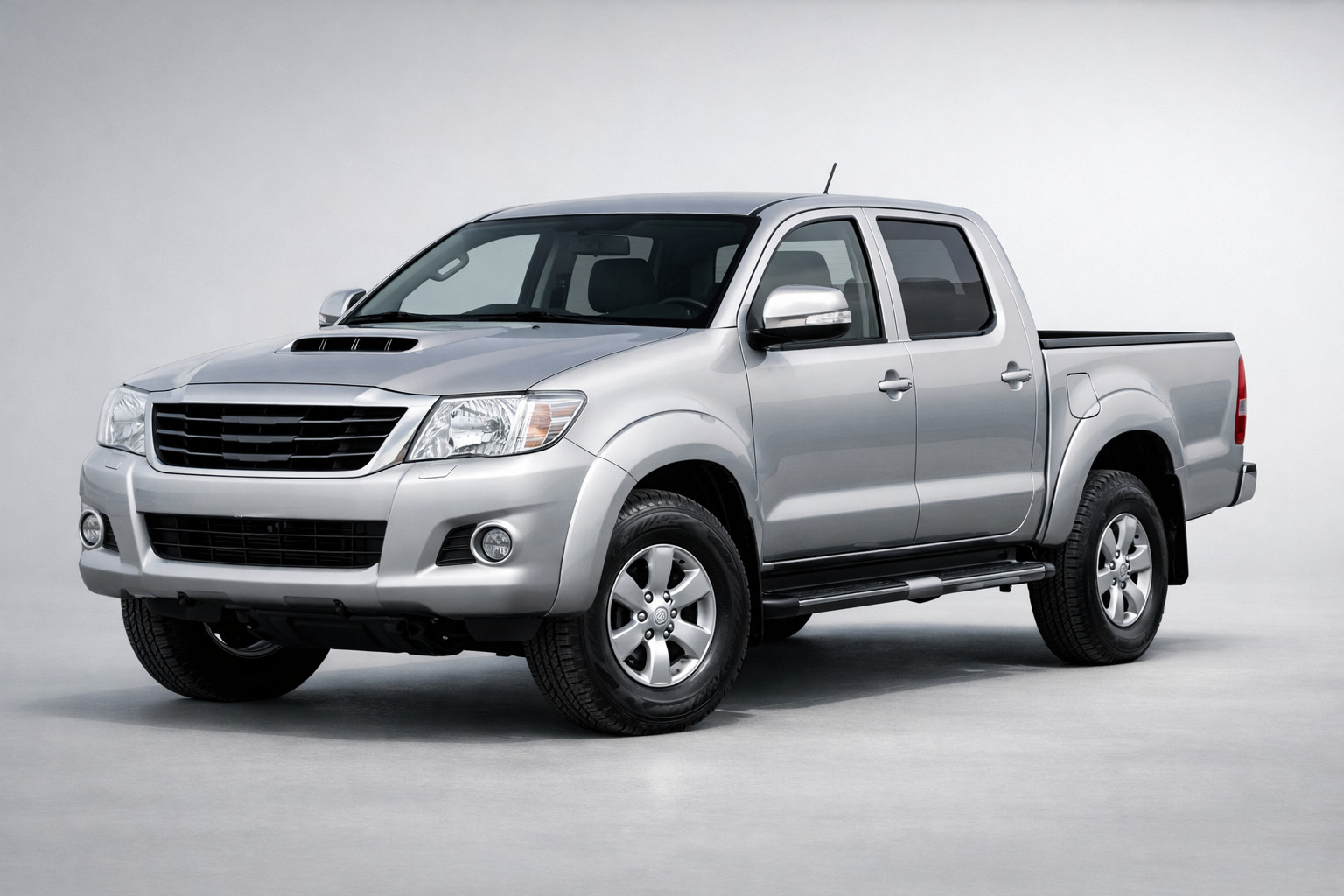 Toyota Hilux 2006-2015: darba pikaps vai jau novecojis formāts?