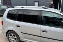Volkswagen Touran 2010–2015 Hromēti jumta reliņi foto 2