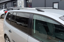 Volkswagen Touran 2010–2015 Hromēti jumta reliņi foto 1