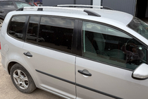 Volkswagen Touran 2010–2015 Hromēti jumta reliņi foto 9