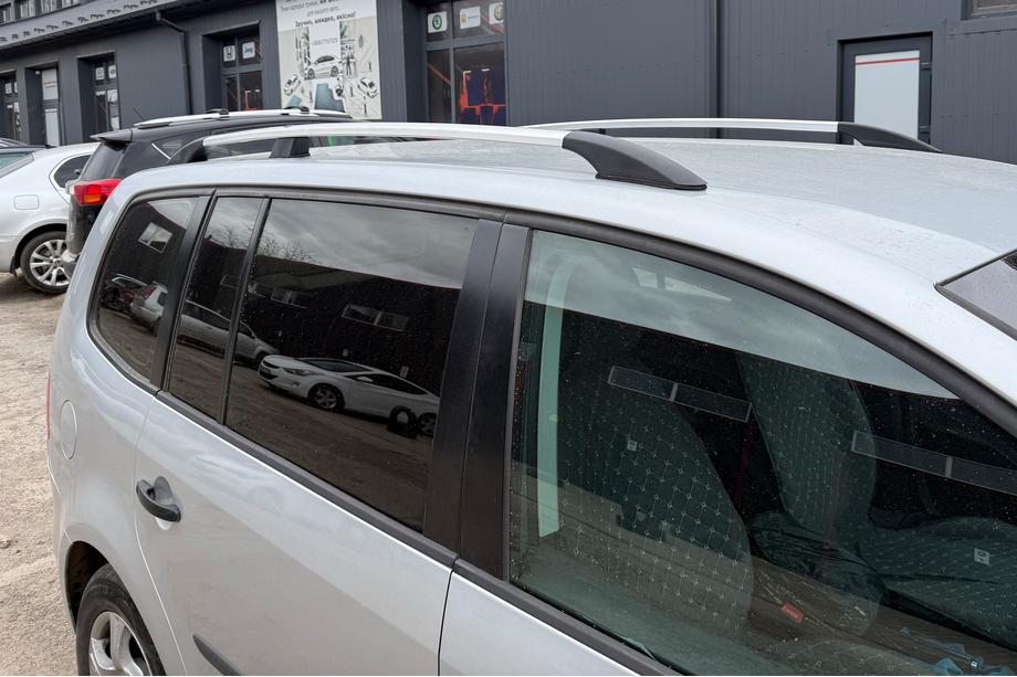 Volkswagen Touran 2010–2015 Hromēti jumta reliņi Image