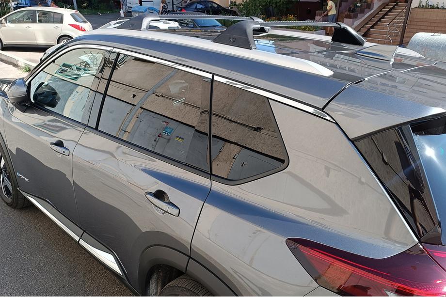 Nissan X-trail T33/Rogue 2022– Jumta šķērssijas integrētām jumta reliņām OEM (2 gab.) Melns Foto 1
