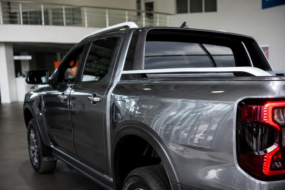 Ford Ranger 2022– Pelēki OEM jumta reliņi (alumīnijs) Image